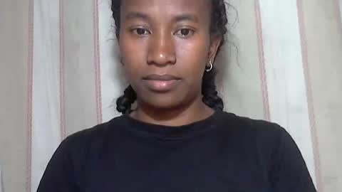 Snapshot of minouch211907 chatting on 11, 11, 2025 minouch211907 online show from 11, 11, 2025