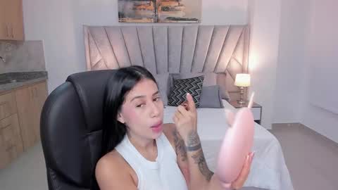 Snapshot of miranda_crawfor chatting on 15, 10, 2025 miranda_crawfor online show from 15, 10, 2025