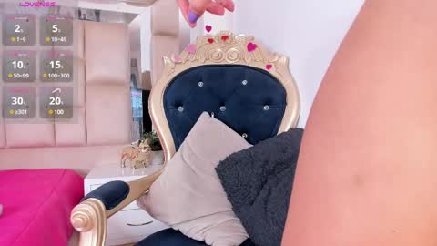 Snapshot of mirandafoxx chatting on 22, 2, 2025 Mirandas room online show from 22, 2, 2025