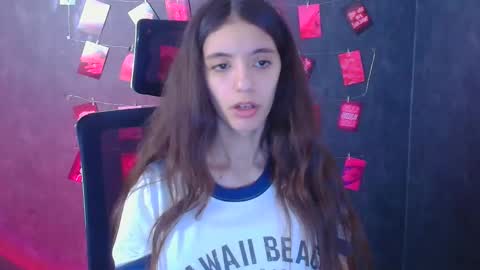 Snapshot of miri_miss chatting on 5, 12, 2025 Miri online show from 5, 12, 2025