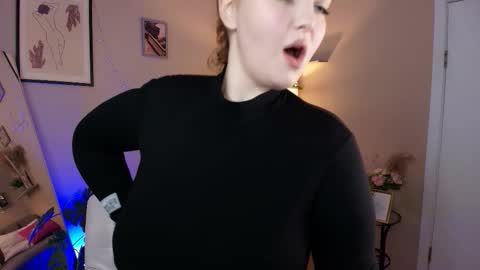 Snapshot of misha_the_createrr chatting on 6, 11, 2025 Ivy online show from 6, 11, 2025