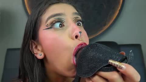 Snapshot of miss___sabrina chatting on 16, 12, 2025 Sabrina online show from 16, 12, 2025