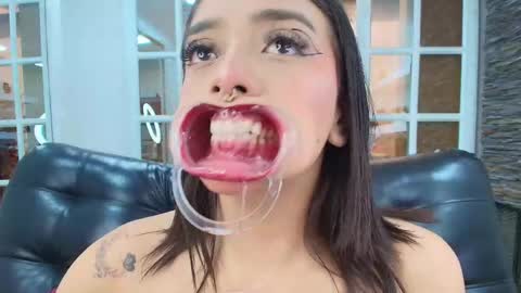 Snapshot of miss___sabrina chatting on 22, 12, 2025 Sabrina online show from 22, 12, 2025