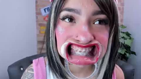 Snapshot of miss__abigail chatting on 9, 10, 2025 Abigail online show from 9, 10, 2025