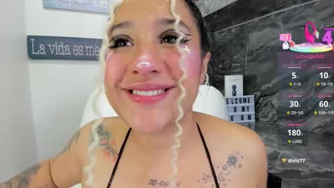 Snapshot of miss_danika chatting on 16, 10, 2025 Danika online show from 16, 10, 2025