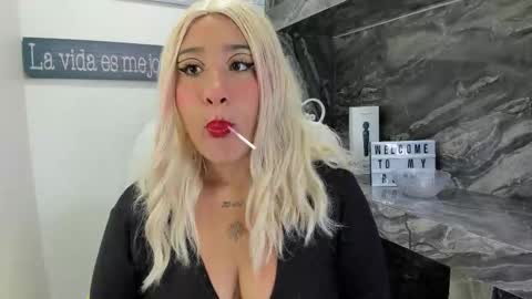 Snapshot of miss_danika chatting on 4, 11, 2025 Danika online show from 4, 11, 2025