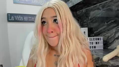 Snapshot of miss_danika chatting on 8, 11, 2025 Danika online show from 8, 11, 2025