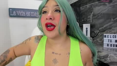 Snapshot of miss_danika chatting on 18, 11, 2025 Danika online show from 18, 11, 2025