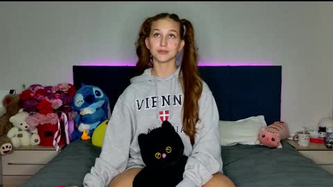 Snapshot of miss_emily_miller chatting on 6, 11, 2025 Emily online show from 6, 11, 2025