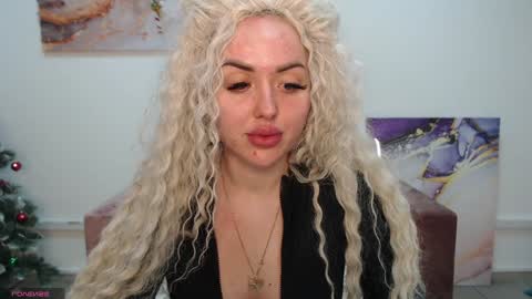 Snapshot of miss_kiten chatting on 2, 2, 2025 miss_kiten online show from 2, 2, 2025