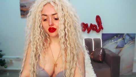 Snapshot of miss_kiten chatting on 7, 2, 2025 miss_kiten online show from 7, 2, 2025