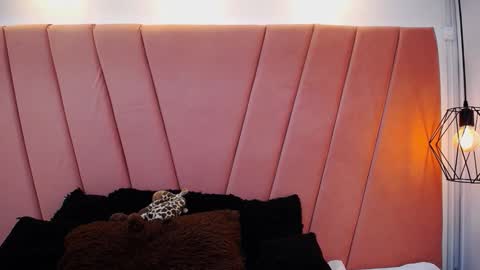 mia online show from 23, 10, 2025