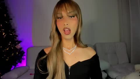 Snapshot of miss_myers chatting on 9, 12, 2024 Goddess Myers thumb up is important for me kisses online show from 9, 12, 2024