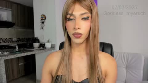 Snapshot of miss_myers chatting on 7, 3, 2025 Goddess Myers thumb up is important for me kisses online show from 7, 3, 2025