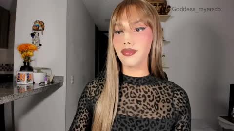 Snapshot of miss_myers chatting on 11, 9, 2025 Goddess Myers thumb up is important for me kisses online show from 11, 9, 2025