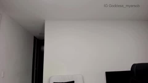 Snapshot of miss_myers chatting on 10, 10, 2025 Goddess Myers thumb up is important for me kisses online show from 10, 10, 2025