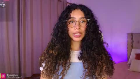 Amy Olivera online show from 19, 11, 2025