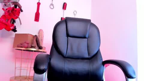 miss online show from 15, 10, 2025