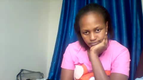 Snapshot of miss_vall chatting on 17, 11, 2025 miss_vall online show from 17, 11, 2025