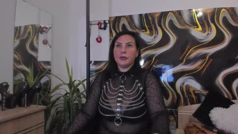 Miss Aida Devine online show from 2, 10, 2025