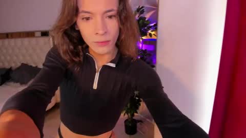 Snapshot of missarii28 chatting on 12, 11, 2025 Mis Ari online show from 12, 11, 2025