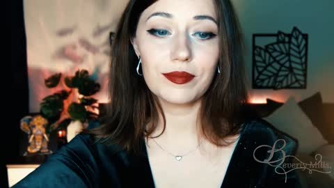 The divine Beverly online show from 8, 2, 2025