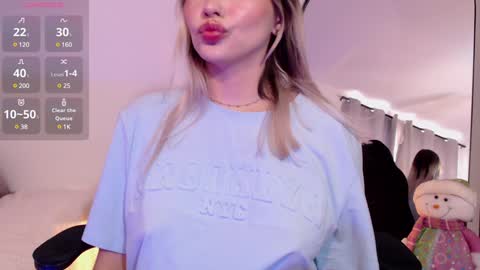 Snapshot of missblair12 chatting on 18, 12, 2024 MissBlair online show from 18, 12, 2024