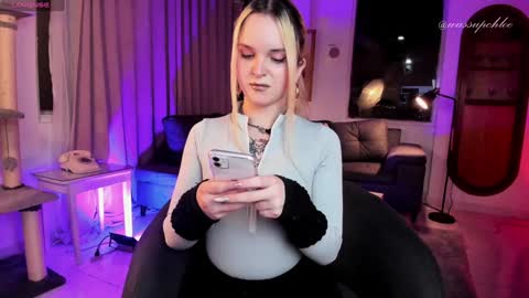 Chloe freelance model Please your thumbs up are important  online show from 9, 1, 2025