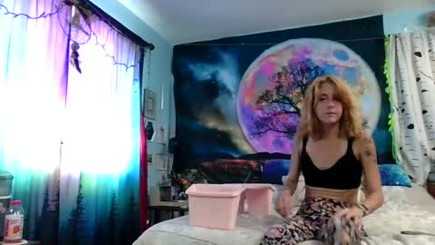 MissEeva online show from 19, 9, 2025