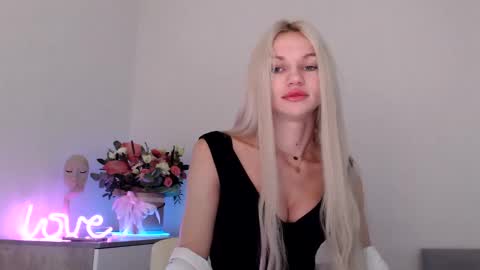 Snapshot of missemma1111 chatting on 4, 12, 2024 EMMA online show from 4, 12, 2024