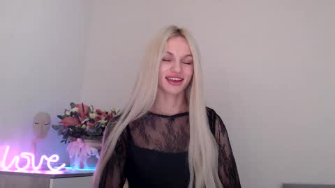 Snapshot of missemma1111 chatting on 4, 12, 2024 EMMA online show from 4, 12, 2024