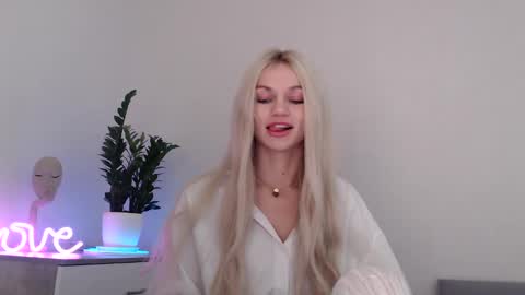 Snapshot of missemma1111 chatting on 7, 12, 2024 EMMA online show from 7, 12, 2024