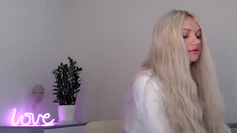 Snapshot of missemma1111 chatting on 16, 12, 2024 EMMA online show from 16, 12, 2024