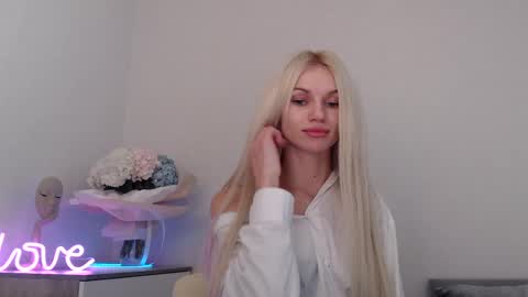 Snapshot of missemma1111 chatting on 10, 1, 2025 EMMA online show from 10, 1, 2025