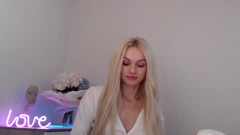 Snapshot of missemma1111 chatting on 12, 1, 2025 EMMA online show from 12, 1, 2025