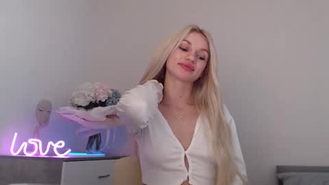 Snapshot of missemma1111 chatting on 13, 1, 2025 EMMA online show from 13, 1, 2025