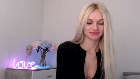 Snapshot of missemma1111 chatting on 15, 1, 2025 EMMA online show from 15, 1, 2025