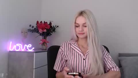 Snapshot of missemma1111 chatting on 10, 2, 2025 EMMA online show from 10, 2, 2025