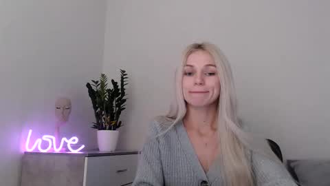 Snapshot of missemma1111 chatting on 11, 2, 2025 EMMA online show from 11, 2, 2025