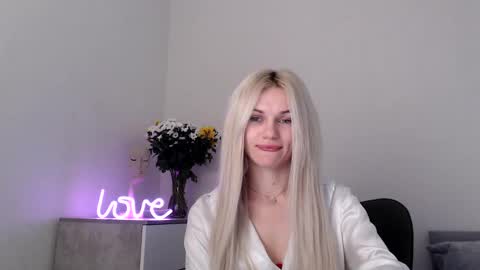 Snapshot of missemma1111 chatting on 27, 2, 2025 EMMA online show from 27, 2, 2025
