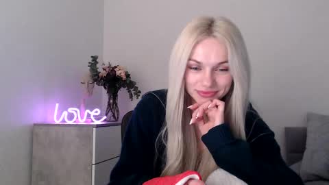 Snapshot of missemma1111 chatting on 11, 3, 2025 EMMA online show from 11, 3, 2025