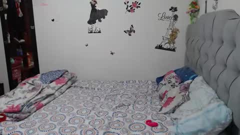 misskarol18 online show from 17, 1, 2025