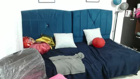 misskarol18 online show from 13, 2, 2025