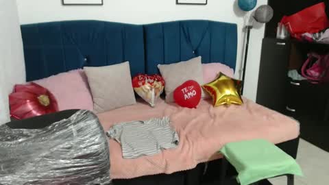 misskarol18 online show from 15, 2, 2025