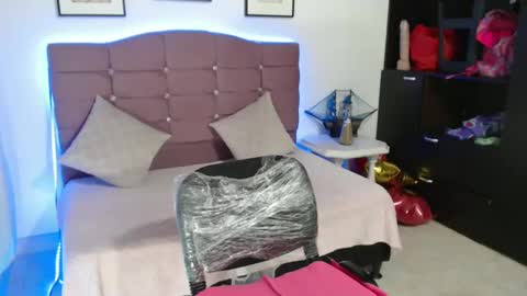 misskarol18 online show from 18, 2, 2025