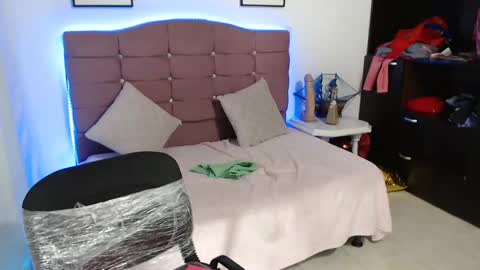 misskarol18 online show from 22, 2, 2025