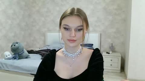 OneGoddess online show from 4, 2, 2025