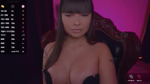 LUXXANDRA online show from 28, 10, 2025