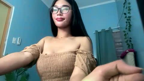 missminervaa online show from 3, 10, 2025