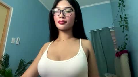 missminervaa online show from 8, 10, 2025